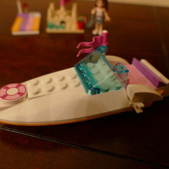 LEGO Friends Olivia's Speedboat (3937) - Picture 4 of 7